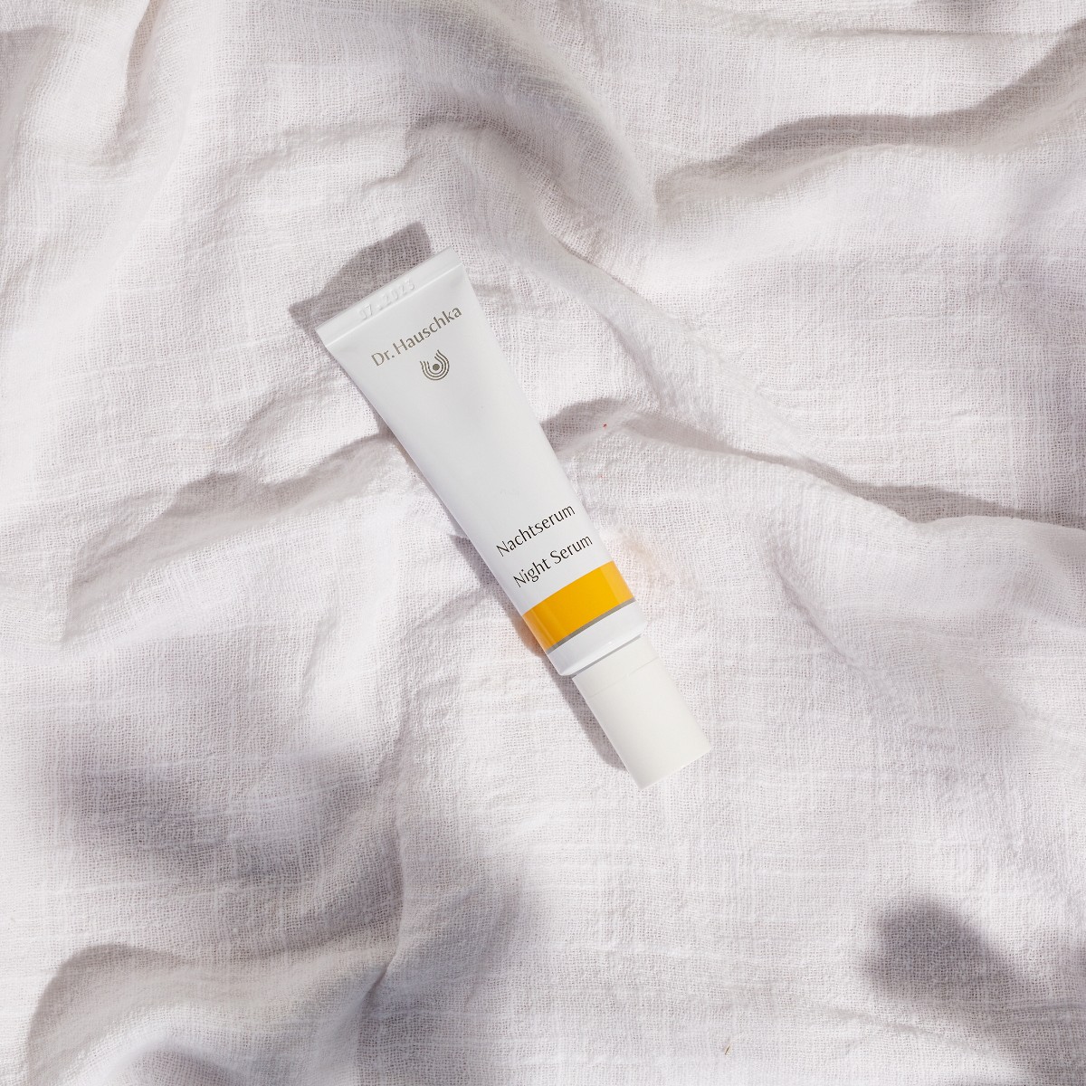 A lighter approach to night care - 

The oil-free formula of our Night Serum, allows your skin to breathe throughout the night, minimising the appearance of pores, reducing blemishes and allowing your skin to find its balance, naturally.

Shop now >> fal.cn/3Ad19