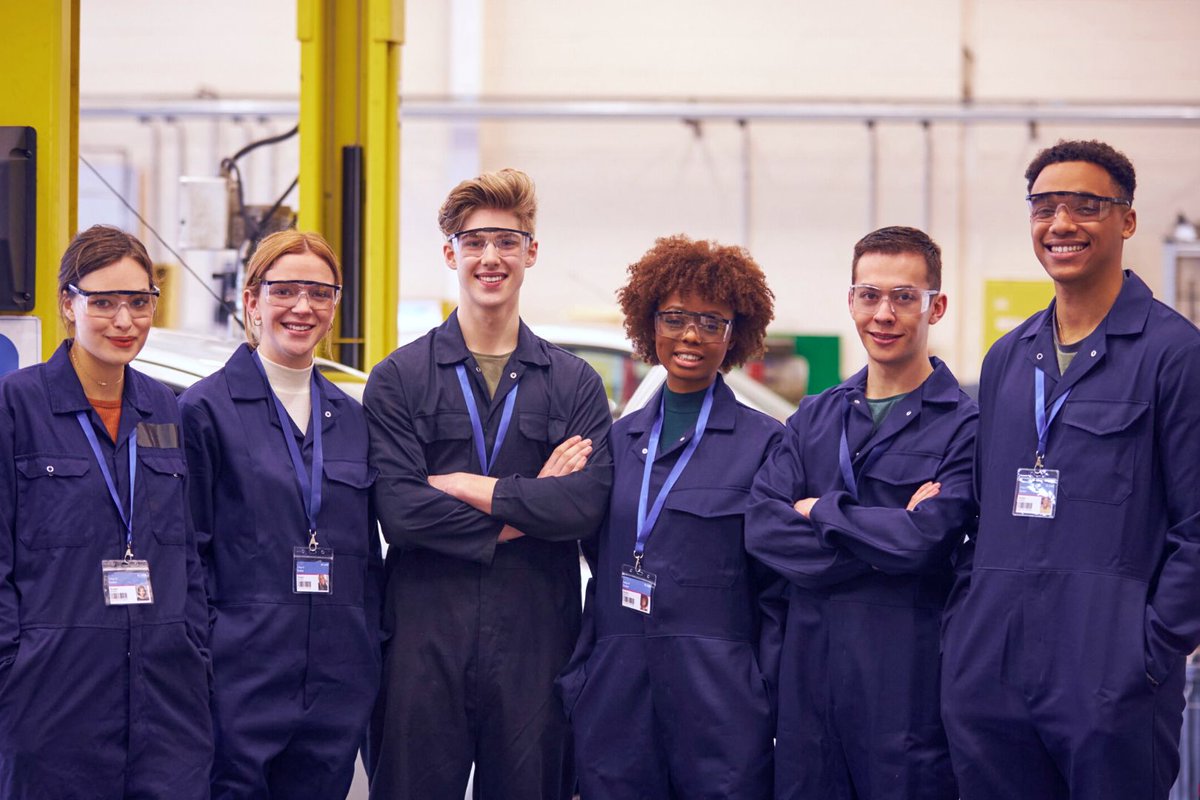 SAMBRAnews's tweet photo. “Anyone can succeed in the learning opportunities we offer, regardless of the challenges they may face personally. All you need is a passion for the trade, commitment &amp; discipline,” Jacques Viljoen, national director of #SAMBRA, on choosing a career in #motorbodyrepair. https://t.co/Fu2rrPn2Pu