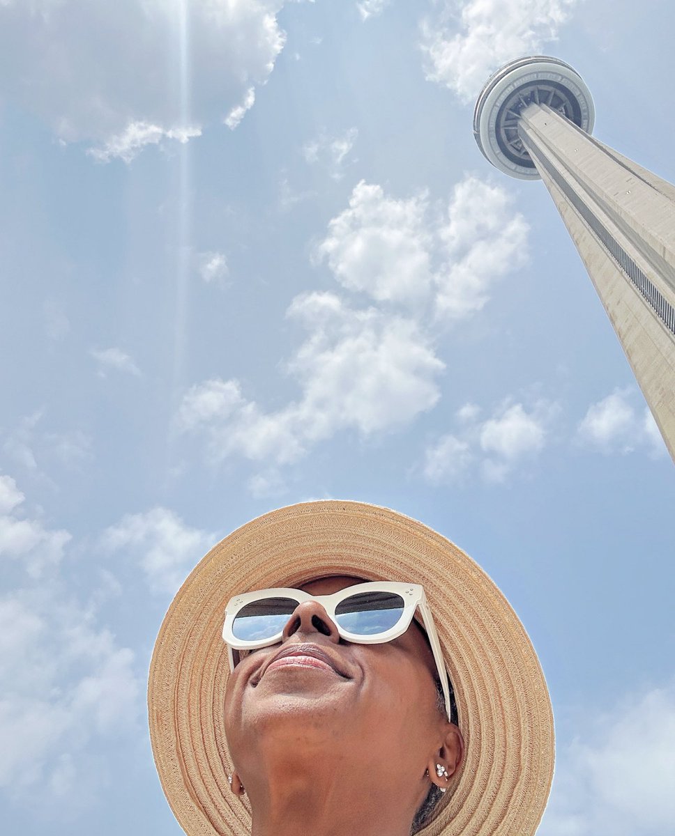 JetSetSarah's tweet image. Good morning from … bet you can’t guess where I am 😉 #JetSetSarah