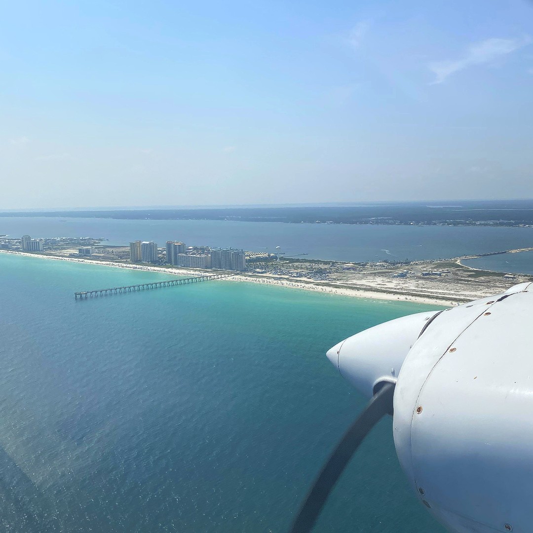 skywarriorINC's tweet photo. If you're interested in becoming a career airline pilot,👨‍✈️ SkyWarrior is hosting an open house for YOU this FRIDAY @ 2 pm!
Come by our flight department, talk to our Head of Flight Operations, and get a tour of SkyWarrior!
See you soon😉 https://t.co/yw6WFyZ0An