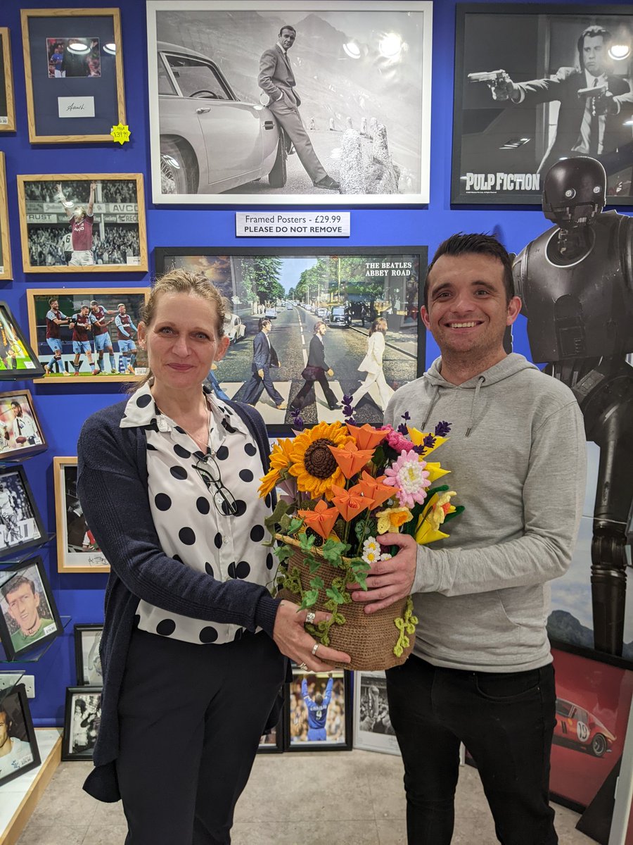 DisInitiative's tweet photo. A massive thank you, to both Caroline from #CamberleyCoop James from #iPosters Club for the incredible mixed media flower bouquet donation. This has taken pride of place in our reception area for everyone to enjoy. https://t.co/53x9n5Lq1z