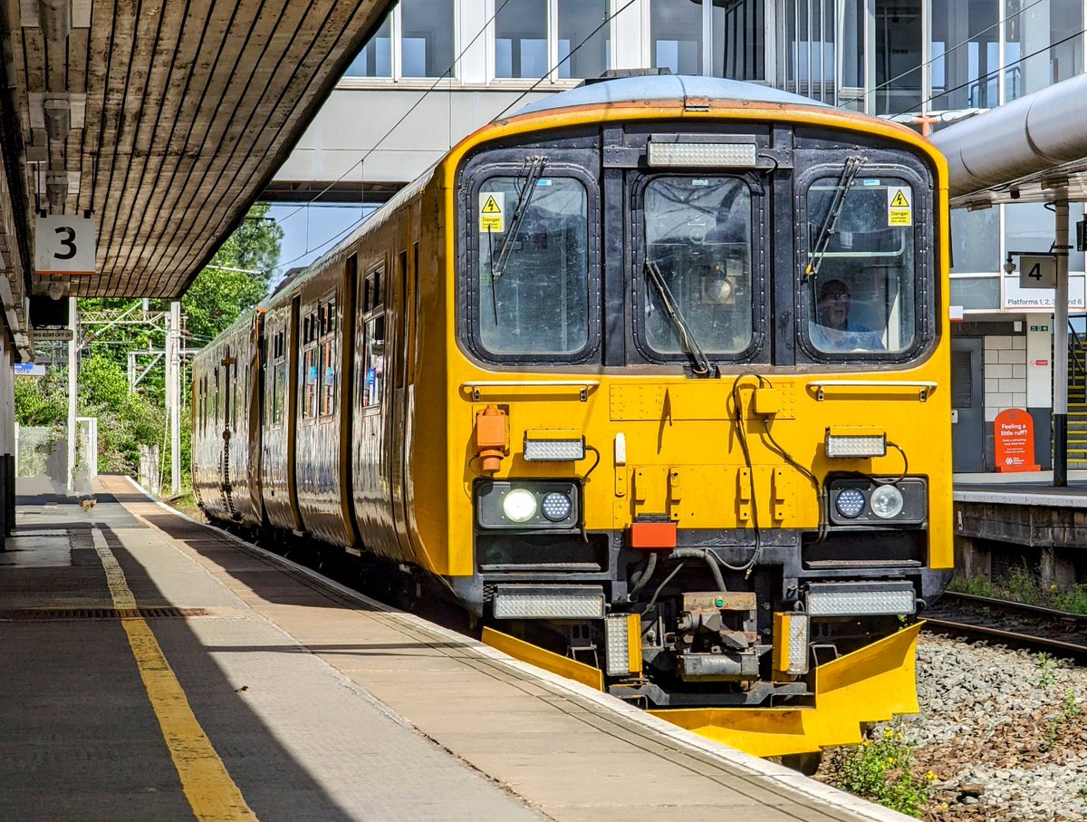 DownOnTheStour's tweet photo. Today's Photo from the Stour 📸
950001 makes its return on a run from Shrewsbury Abbey Foregate St back to base at Derby RTC ✌️
#DownOnTheStour #RailwayPhotography #railwaytwitter #class950 #class150 #networkrail https://t.co/PATpNNJPa9