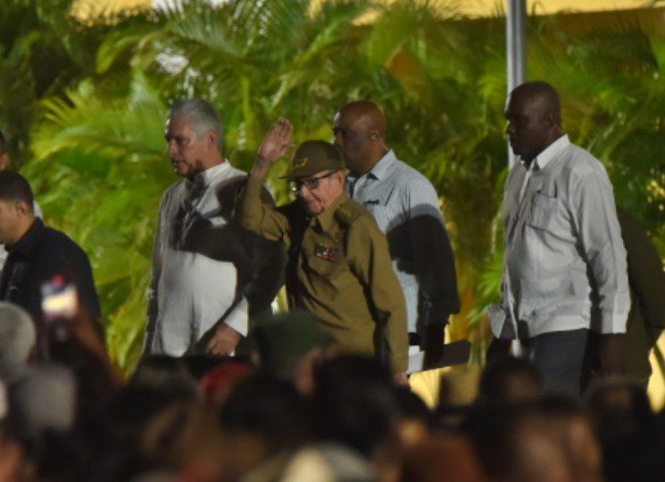 gobhabana's tweet photo. Presentes en el acto el General de Ejército, Raúl Castro Ruz, y @DiazCanelB, Presidente de la República de #Cuba.

🎥Siga la transmisión en vivo por el siguiente enlace: https://t.co/FSzN2zxl4c

📷Omara García/ACN https://t.co/ycC4QQ2gqB