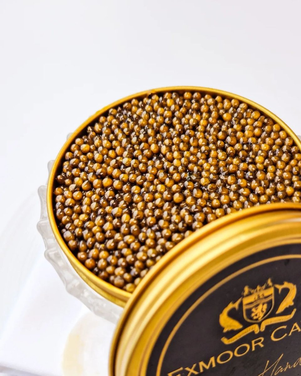 Caviar, cultured cream, chives &amp; salted seaweed potato crisps

@exmoorcaviar, not far from Ugly Butterfly, uses the most sustainable practices to rear natural caviar from the sturgeon fish. Here's how we like to enjoy it - the definition of sustainable, local, luxury 😍