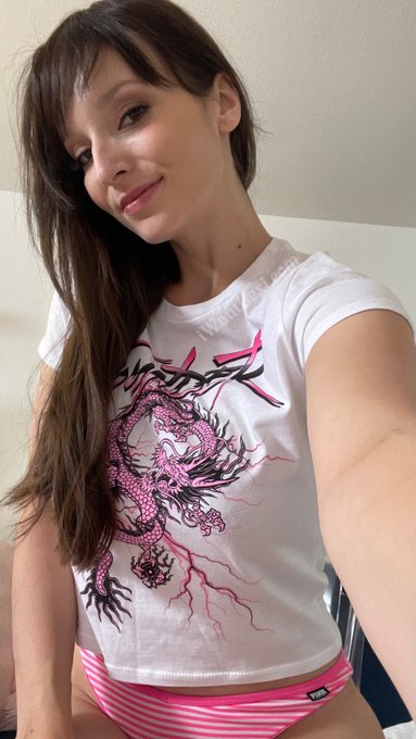 Text me three words that describe you right now. I&rsquo;ll start. Horny. Wet. Soft. Ok, your turn! https://t<a href="/tag/sweaterpuppies"class="tags"><span>#sweaterpuppies</span></a>