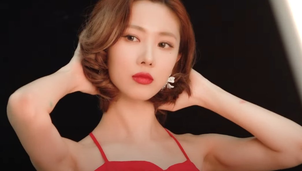 macaronji_'s tweet photo. HER FACE MUST BE ON EVERY COVER IT MUST BE EVERYWHERE EVERYONE MUST WORSHIP THIS WOMAN I'M DEAD SERIOUS https://t.co/HDdejAtQ7d