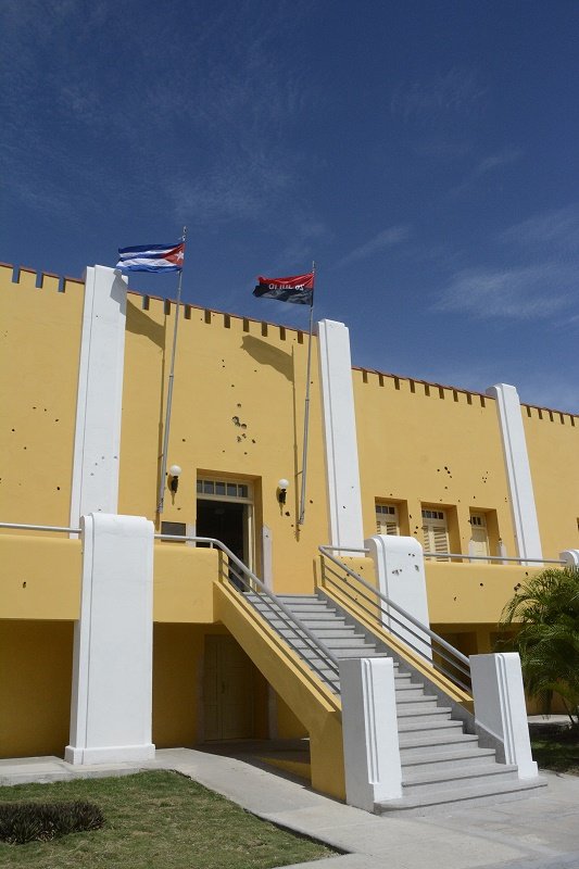 El #26deJulio de 1953, la Generación del Centenario, liderada #FidelPorSiempre no protagonizó solo un hecho militar contra la dictadura sangrienta de Fulgencio Batista, se estaba trazando un camino: el de la #Revolución🇨🇺 que hoy defendemos
#70Moncada 
#ConLaFuerzaDelPueblo