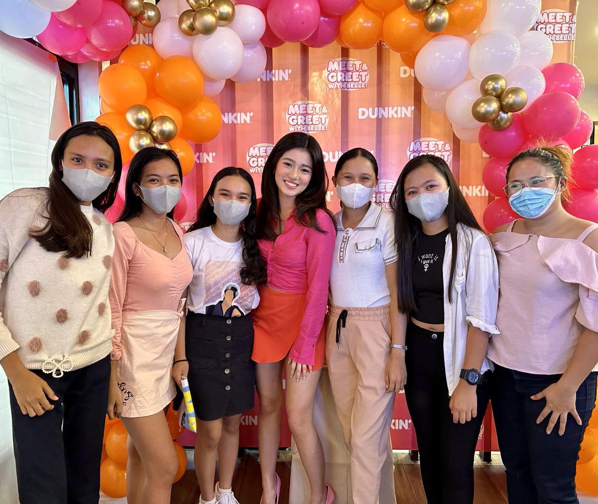 dunkinph's tweet photo. It was a blockbuster afternoon at Dunkin' CPG in Tagbilaran Bohol! Belle got picture-perfect memories with some of her fans. Thank you for the warm welcome. #BelleMarianoDunkinPH https://t.co/0jSMC6fIwq