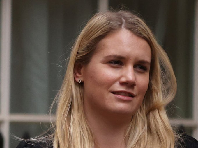 KerryBurgess's tweet photo. Why are NO politicians asking why this young lady was given a peerage??? Why are NO journalists asking why this young lady was granted a peerage?
If none of the political elite, including to opposition, are going to speak about this it's time for a fucking revolution..... https://t.co/DZkxKZJt3x