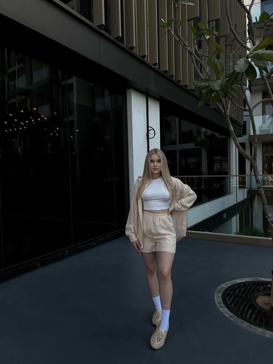 Rate my outfit on a scale of 1 - 10 👀