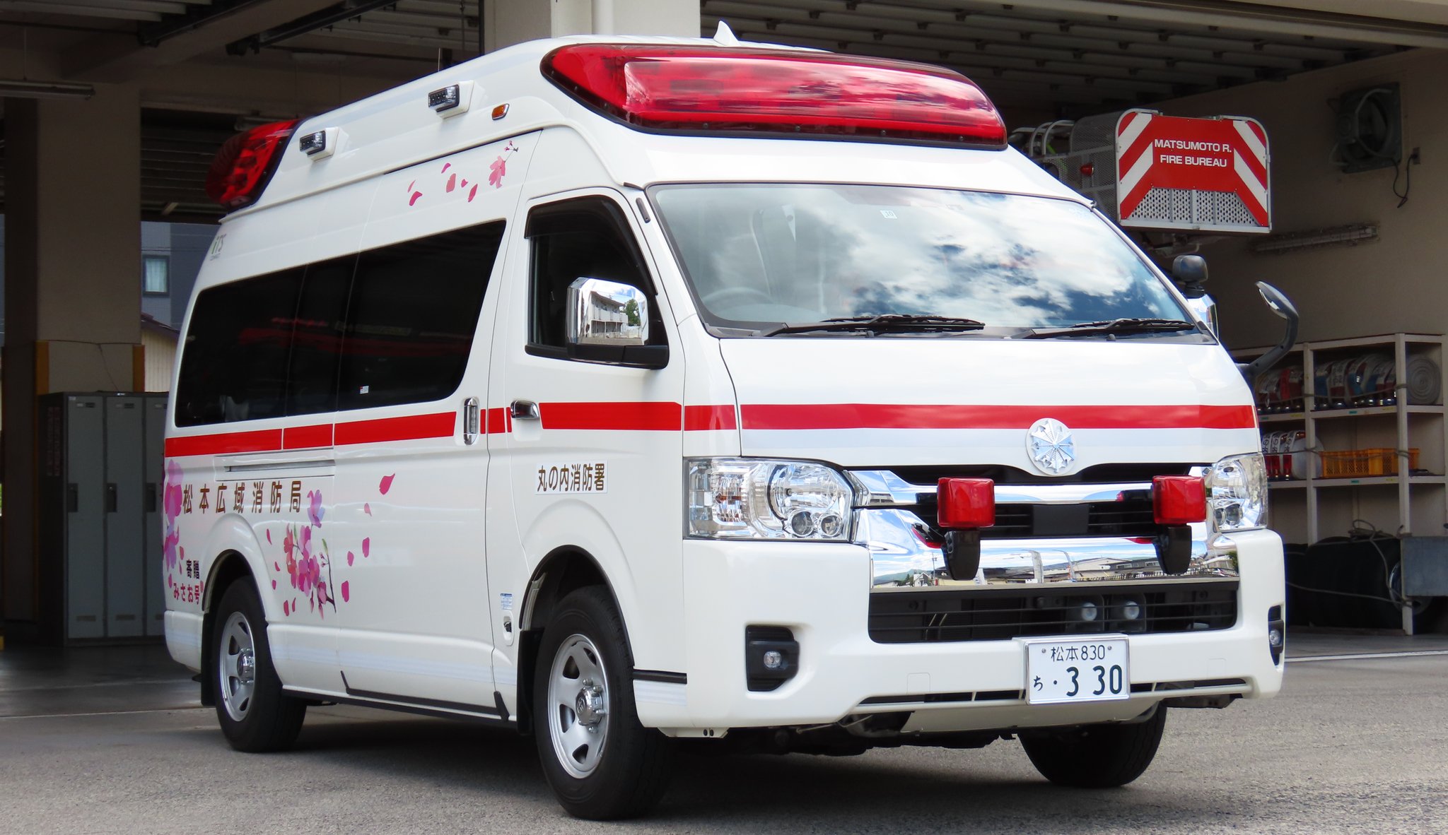 救急車3 9ec0e849-s.jpg