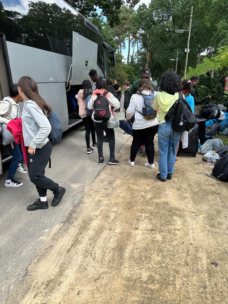 AjjaFbl's tweet photo. Tous les explos et animateurs de troupes locales sont bien arrivés hier en fin de journée. Après une nuit de récupération, démarrent aujourd'hui 3 jours de visites de Berlin et de ses environs. https://t.co/A6crFTdwYu