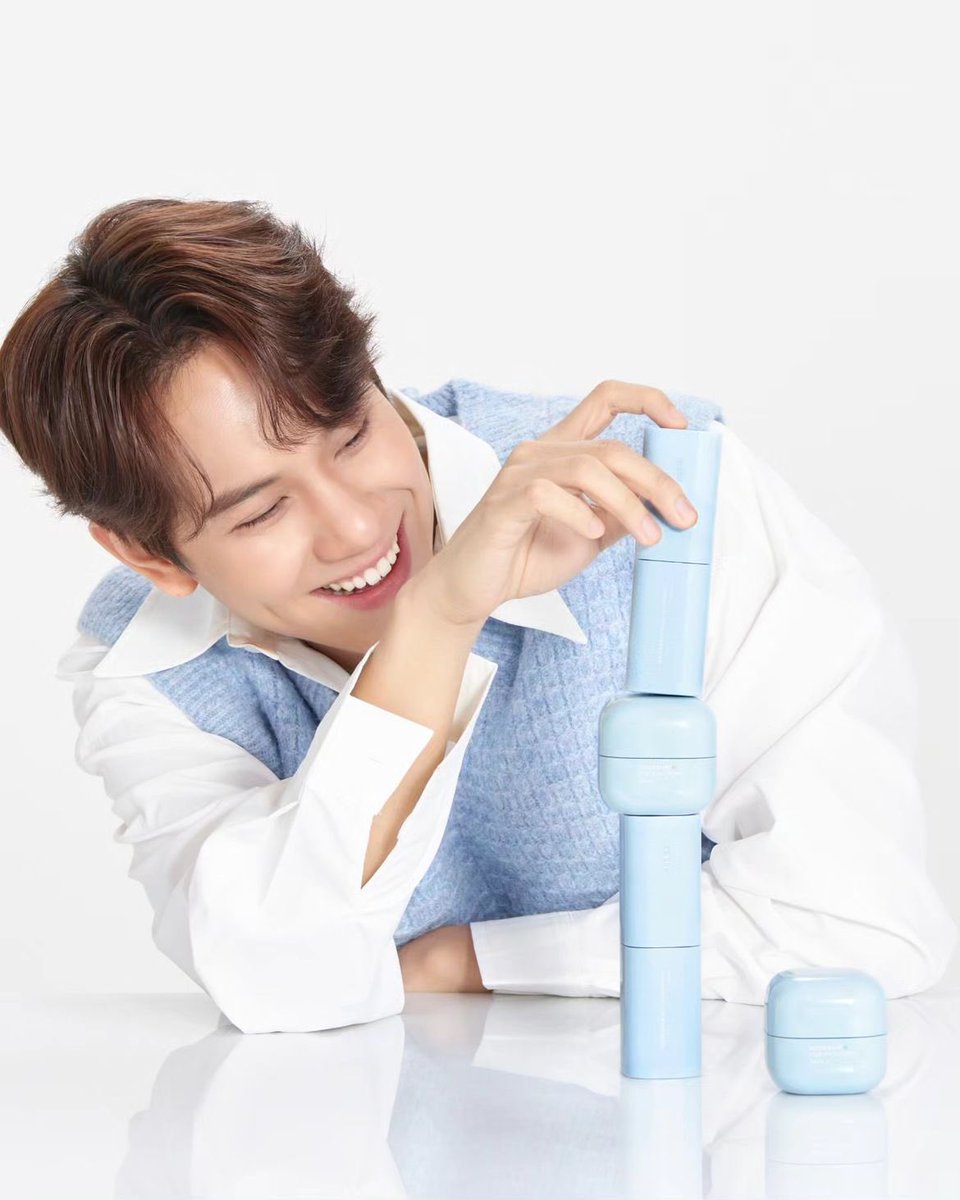 NanonOfficialTH's tweet photo. 🗓️:26.07.2023
| IG: nanon_korapat UPDATE |
: Moisturizing and repairing at once!
เติมความชุ่มชื้นให้ผิวอิ่มน้ำด้วย Laneige Water Bank Blue Hyaluronic กัน!! 💦
#laneigethailand
#waterbank
#waterbankcream
#waterbankserum
#mynameisnanon
#nanon_korapat
#คุณเอ็นของNNN https://t.co/48J29fgHlp