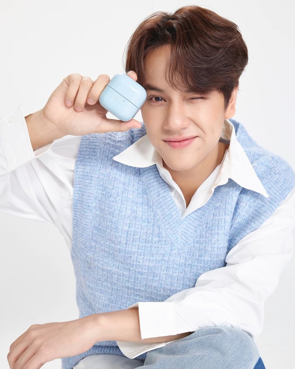 NanonOfficialTH's tweet photo. 🗓️:26.07.2023
| IG: nanon_korapat UPDATE |
: Moisturizing and repairing at once!
เติมความชุ่มชื้นให้ผิวอิ่มน้ำด้วย Laneige Water Bank Blue Hyaluronic กัน!! 💦
#laneigethailand
#waterbank
#waterbankcream
#waterbankserum
#mynameisnanon
#nanon_korapat
#คุณเอ็นของNNN https://t.co/48J29fgHlp
