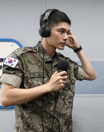 옹성우 갤러리 tweet media