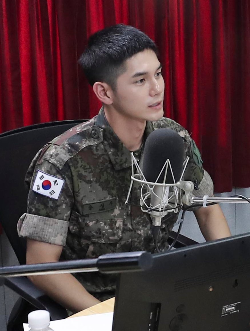 옹성우 갤러리 tweet media
