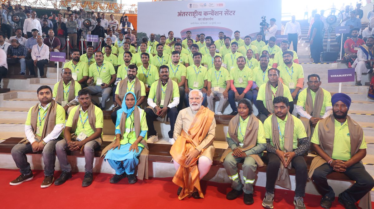 Narendra Modi tweet media