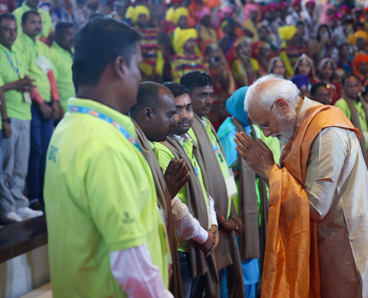 Narendra Modi tweet media