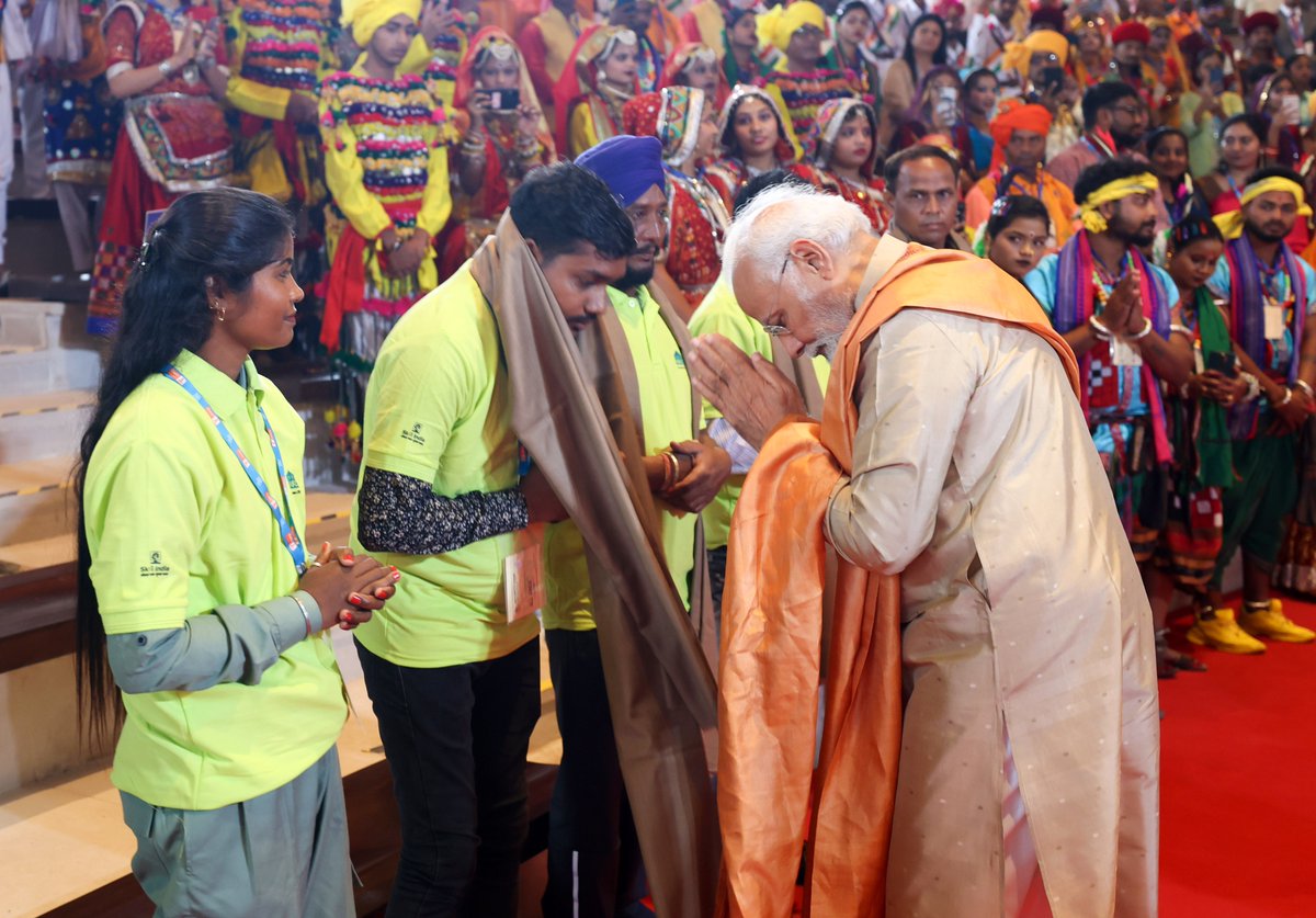 Narendra Modi tweet media