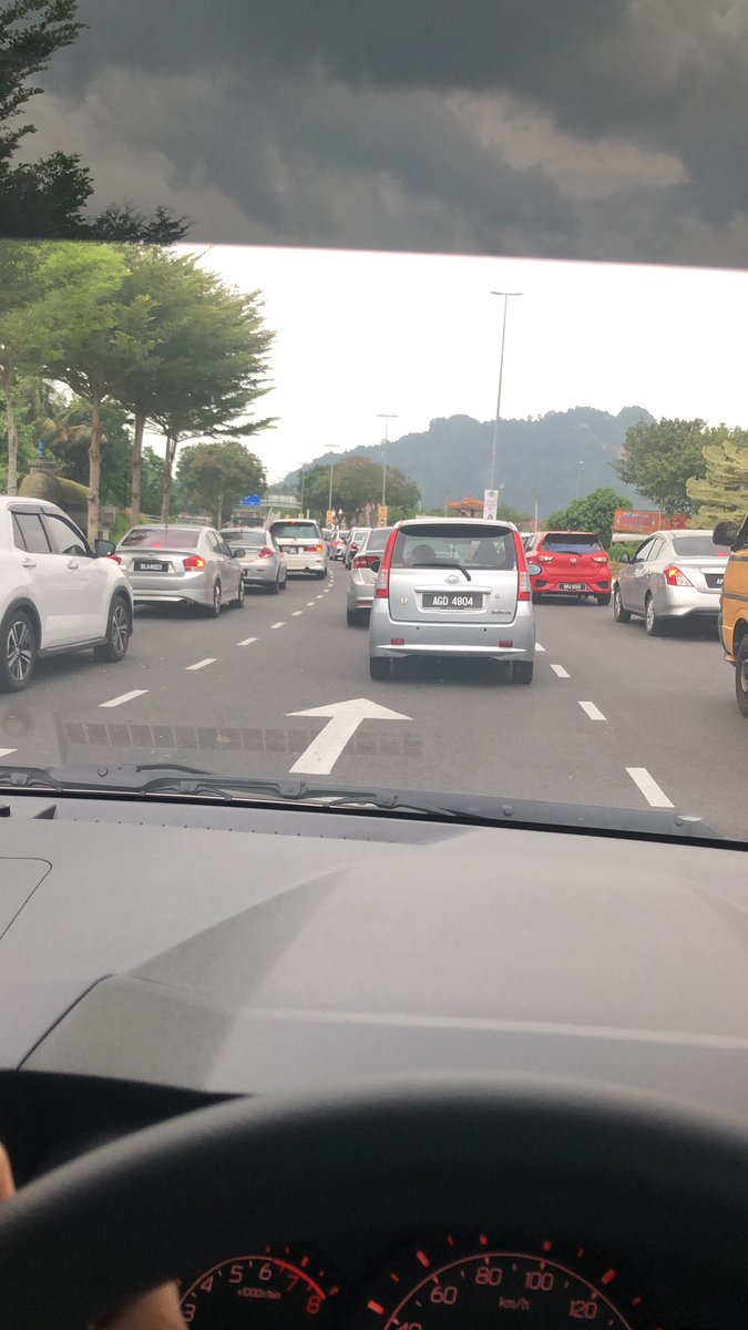 EmreanS's tweet photo. Guys, siapa2 balik ikut Tambun Road, sila ambil maklum. Jem dia lain macam.
@MohKeIpoh @viralperak https://t.co/GKVSkqz9D3