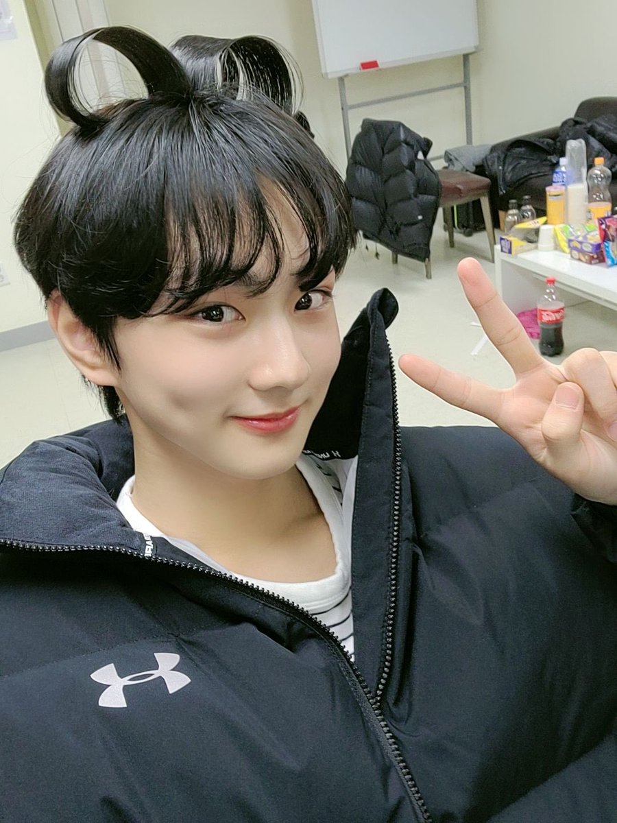 lea | fan acc tweet media