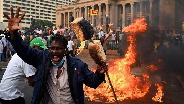 NOGreatResetNO's tweet photo. @BernieSpofforth #SriLanka - @Cargill deleted their findings paper from #FoodChainReactionGame tl/dr: #CarbonTax #WEF #ManMadeStarvation #FoodScarcity leads to #UBI #UniversalBasicIncome & #CBDCs
https://t.co/mvb0uLx1cp
#BertrandRussell - author of book in last image. https://t.co/JQ0bEtUmtg