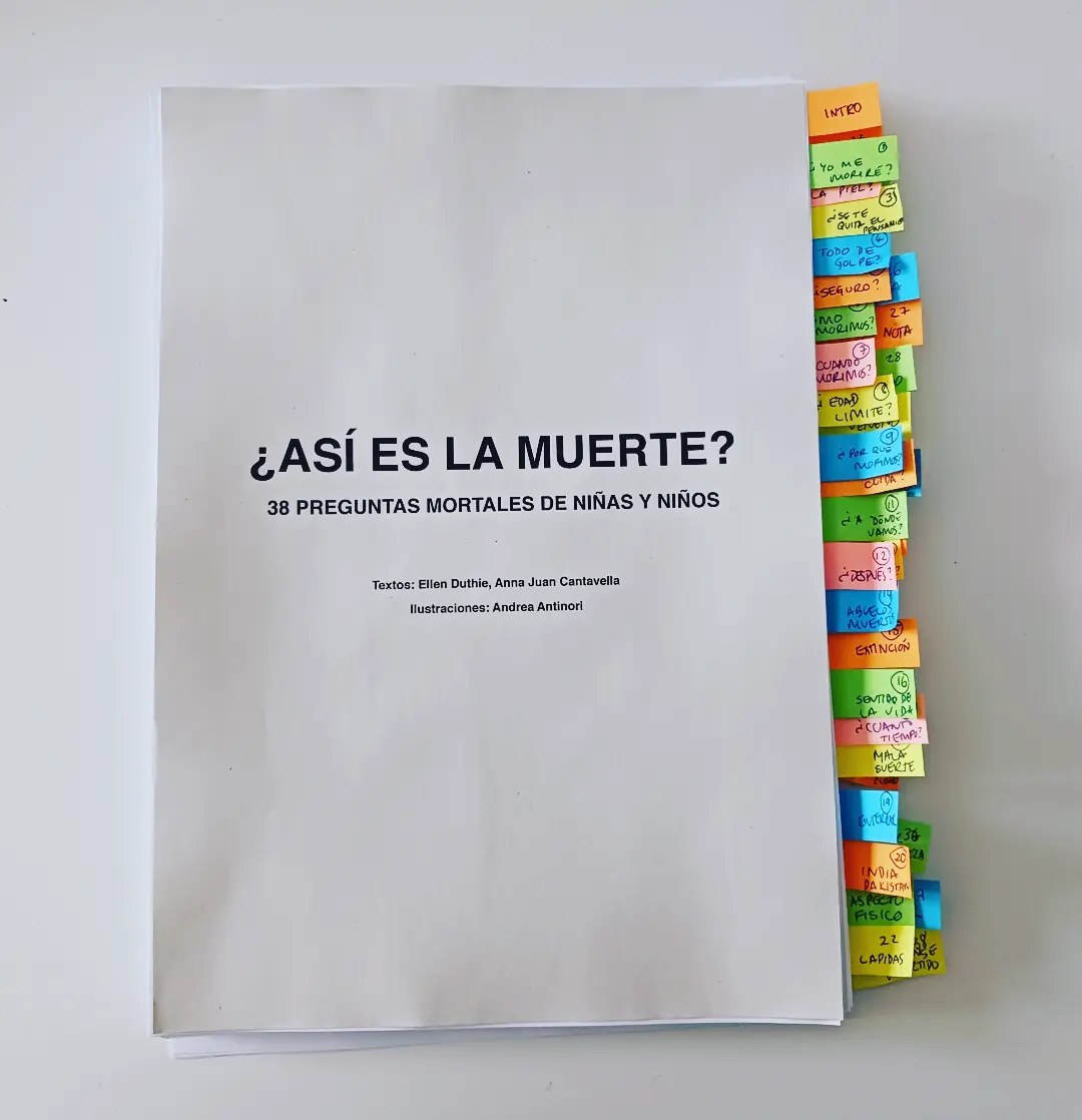 loleemosasi's tweet photo. 1/5 Tras cuatro años de trabajo riquísimo, complicadísimo y maravillosísimo en este libro, empieza la fase final final, antes de enviarlo a diseñar y maquetar. https://t.co/cyTm1I1aHZ