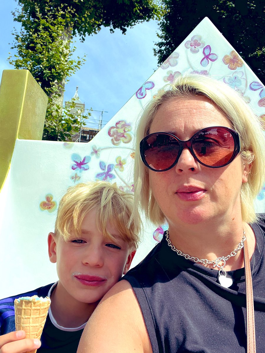 ailybatch's tweet photo. Bench hunting!! T was super proud to be a part of the Corpus Christi Community and see the bench designed by some of the members of his school. It is now displayed at the Tower of London. @CorpusChristi_K https://t.co/tmF5uRsXiG