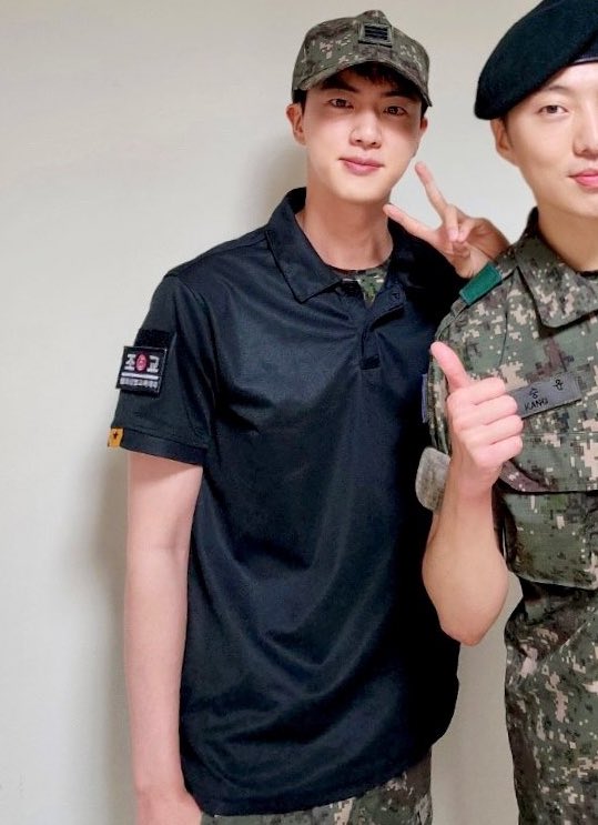 jinniesarchives's tweet photo. april                                                     july https://t.co/5EUWtZR6ol