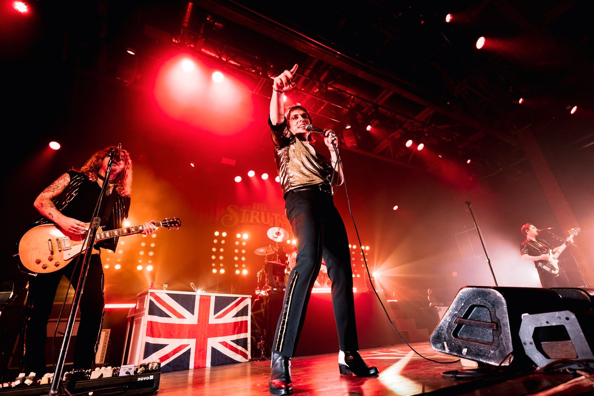 KeynoteMusic_'s tweet photo. @THESTRUTS PRETTY VICIOUSLY SOLD OUT THE FILLMORE IN PHILADELPHIA
Photos and article by Gina
https://t.co/ojXZHmMNdW https://t.co/05HJFiWE12