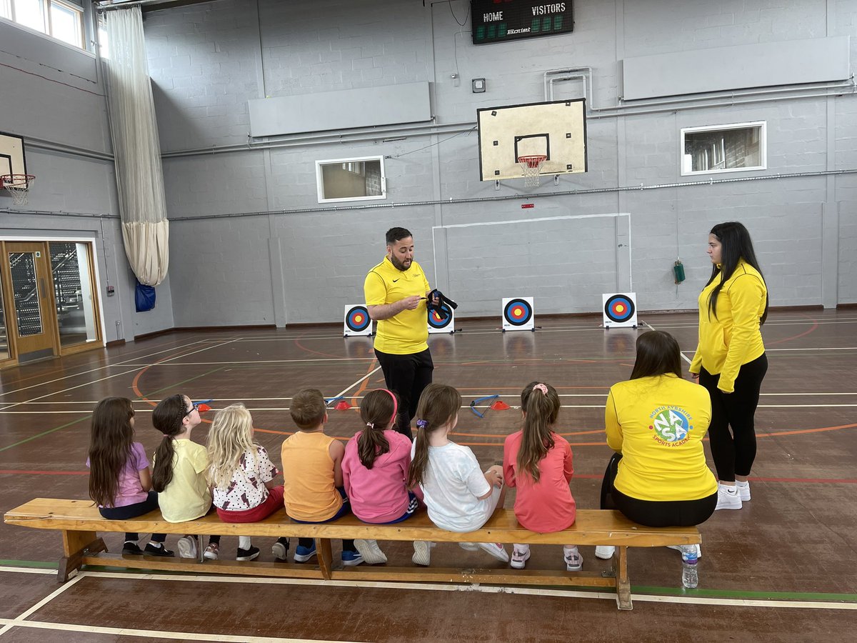 ASAuchenharvie's tweet photo. #NAParticipation 💛🖤

The weather is on our side for day 1 of our Multi Sports Camp at @Auchenharvie

P1-3 this morning taking part in parachute games, Handball, Basketball &amp; Archery.

#SportForLife 

@NAActiveSchools @audreynolan https://t.co/waECrBVuz8