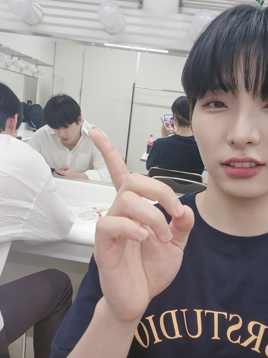official_ONEUS's tweet photo. [#서호]
사진 드디어 찾았다!!! 생축ㅋㅋㅋㅋ https://t.co/Y5GcBFlNqi