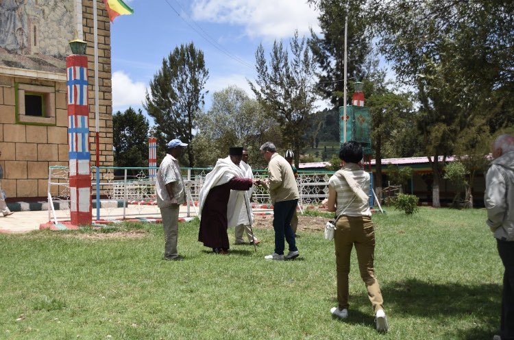 IvanGaidarov's tweet photo. Happy #Saint_Gabriel feast to all my #Ethiopian #Orthodox #Tewahedo Church followers ππ»
Memorable moments from my last visit to the church at #Kolubi and meeting with the abbot π
We had an incredible discussion at his premises following the worship service.
π·Own https://t.co/ywmlHSWkiD