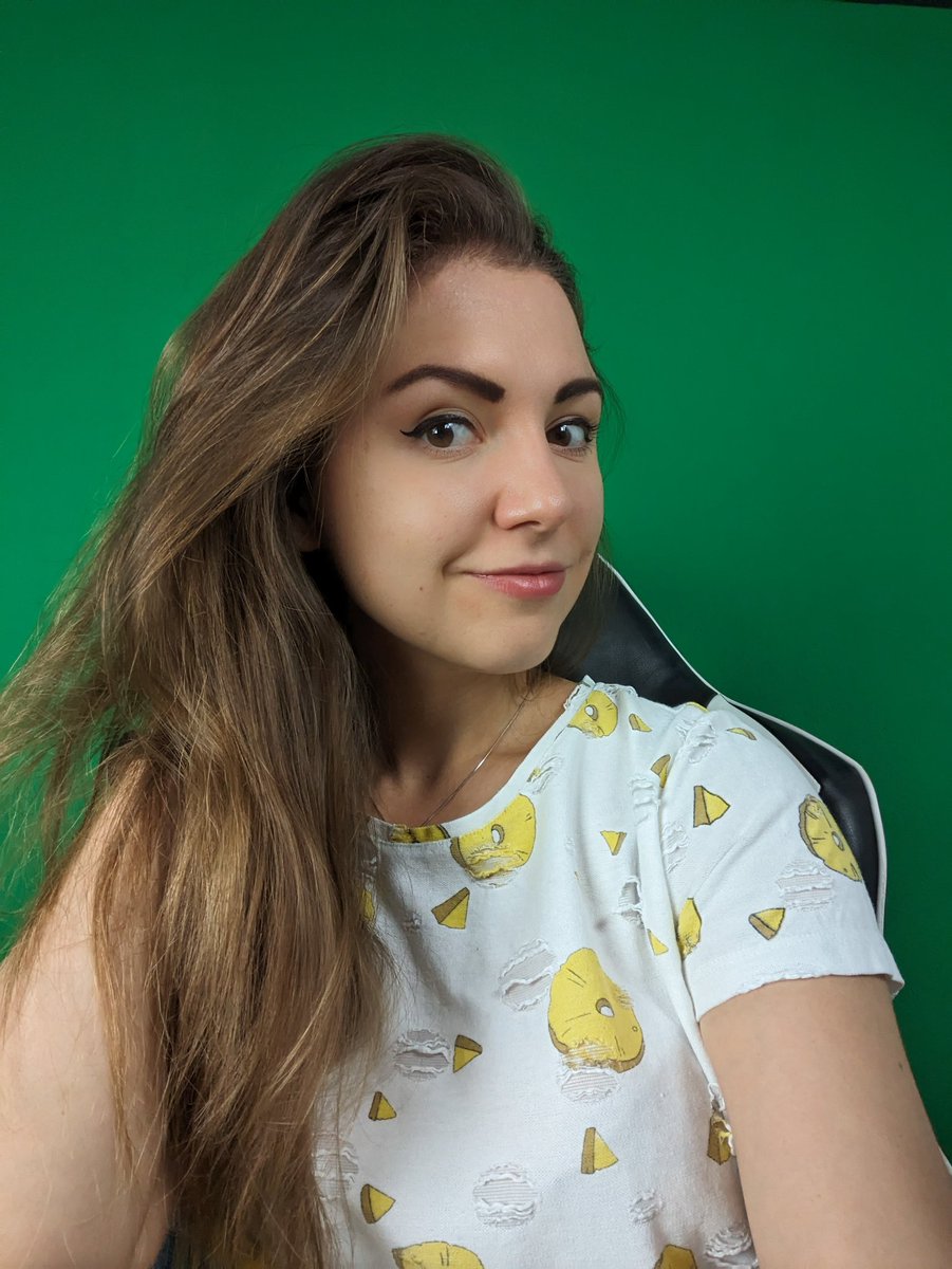 AnnacakeLive tweet media