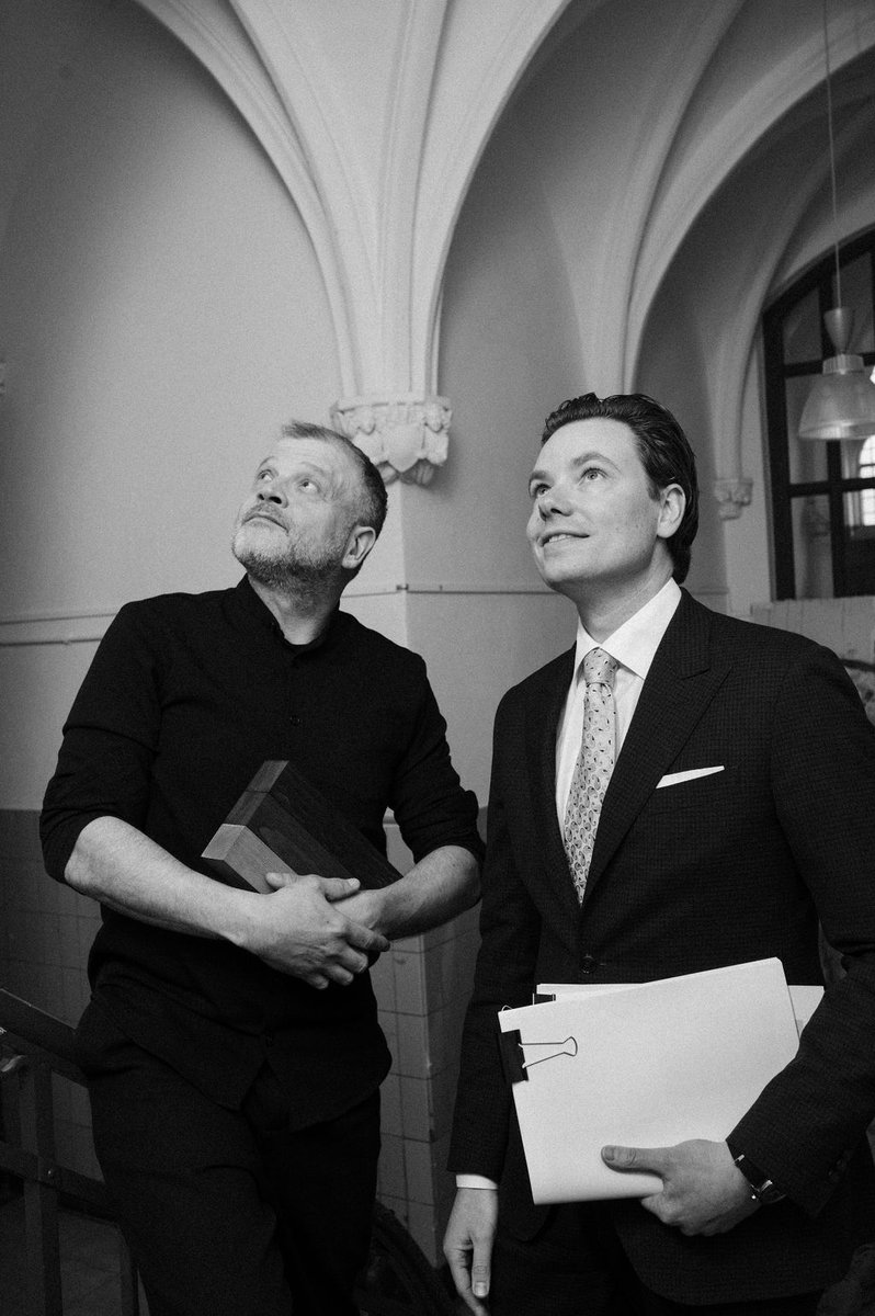 History repeats itself! We are very proud and excited to announce that none other than Bart Vos is going to take care of the interior design of our expansion.

Read the full news update via oostwegelcollection.nl/nieuws/bart-vo…