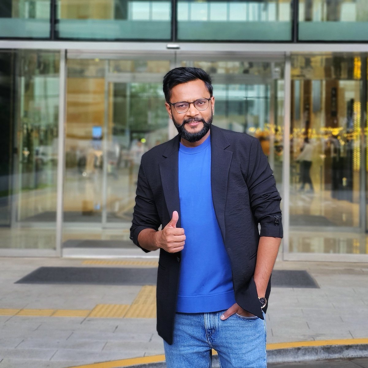 GyanTherapy's tweet photo. Doston Sahi lag raha hoon Na  😎😜
#GalaxyUnpacked #SouthKorea https://t.co/eduy95DAgs
