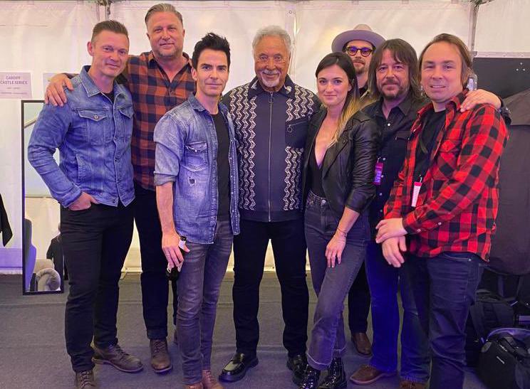 Tom Jones tweet media