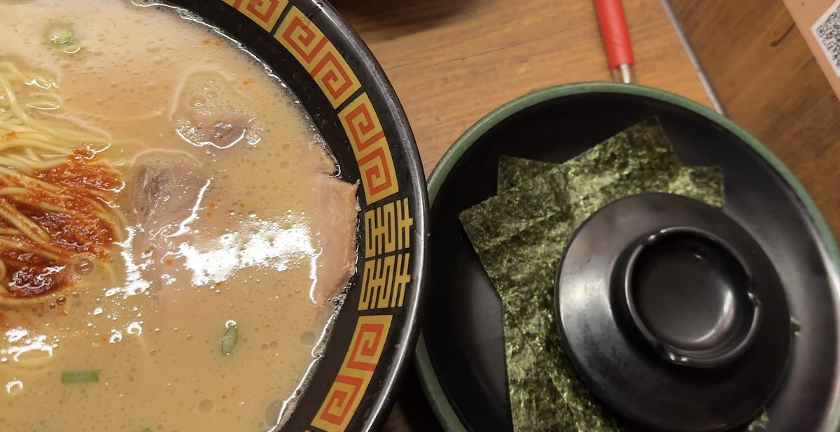 Can_u_feel_it__'s tweet photo. 이치란 방랑자 윤두준 레시피

🍜 라멘 + 면 1/2 추가 + 김

📝 기름진 정도 담백
🧄 마늘 1/2 쪽
🥒 실파
🥩 차슈 넣음
🥫 빨간 비밀 소스 2배
🍲 면의 익힘 정도 - 기본

국물 아끼다 면 추가한 거 넣고 먹기 https://t.co/9Lc7CxN9S3