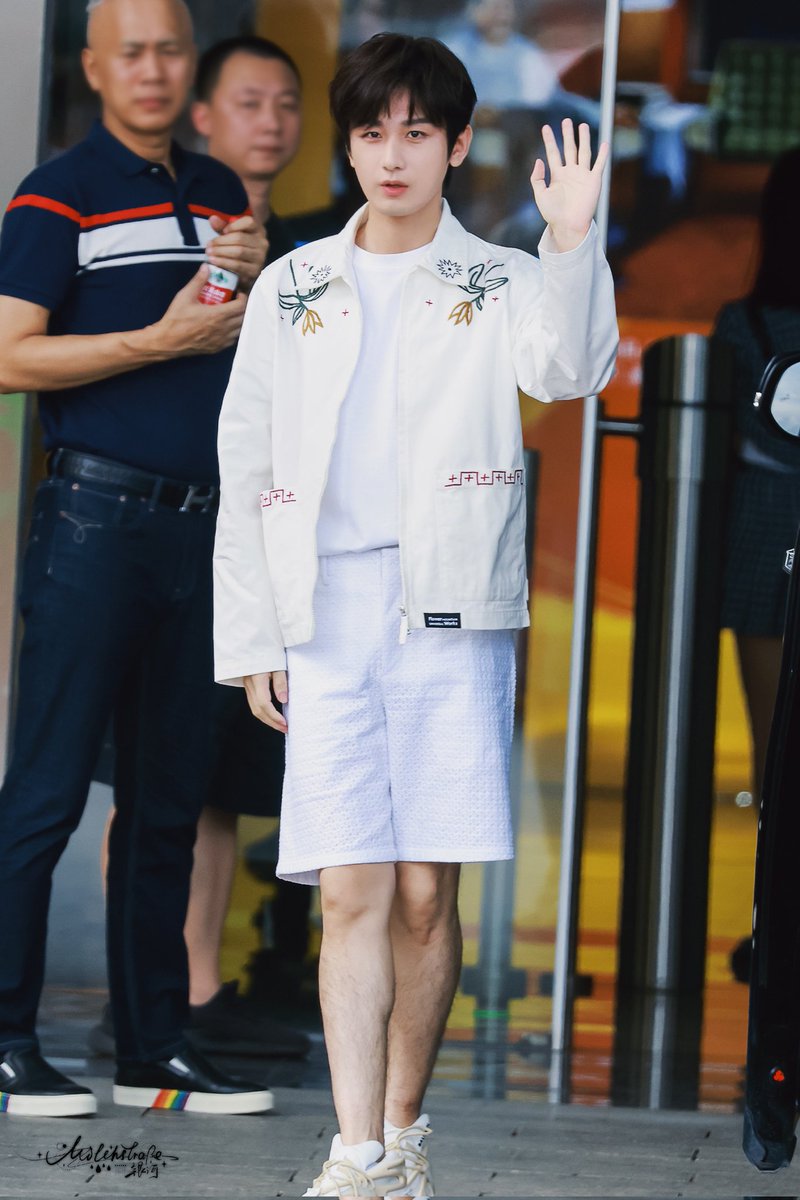 ChengyiTH's tweet photo. 230726
การปรากฏ​ตัว​ของเฉิงอี้ครั้งแรกในรอบ
41 วัน🥹
📸>>Milchstrabe-17
#หอดอกบัวลายมงคล #莲花楼
#MysteriousLotusCasebook
#เฉิงอี้ #Chengyi #成毅 https://t.co/Htq1HVsQMi
