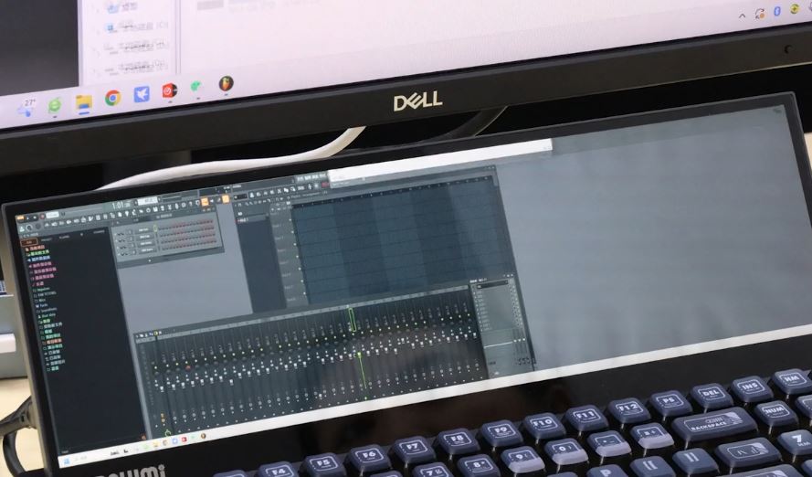 ipadness's tweet photo. Lumideck 14" Touchscreen 2nd Display with Detachable Bluetooth Keyboard - https://t.co/ZBCuPZMOs4 https://t.co/BLCGvwvKsM
