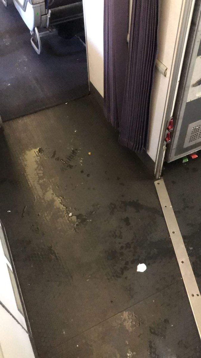 ▪️Message

Voici comme les passagers qui viennent d'arriver du Canada ont laissé l'avion .. 
Vol Montréal----- Alger arrivé ce matin...

Je ne trouve pas de mots 🤐

Voilà l'une des raisons du retard... Il faut beaucoup de temps pour nettoyer cette porcherie.....