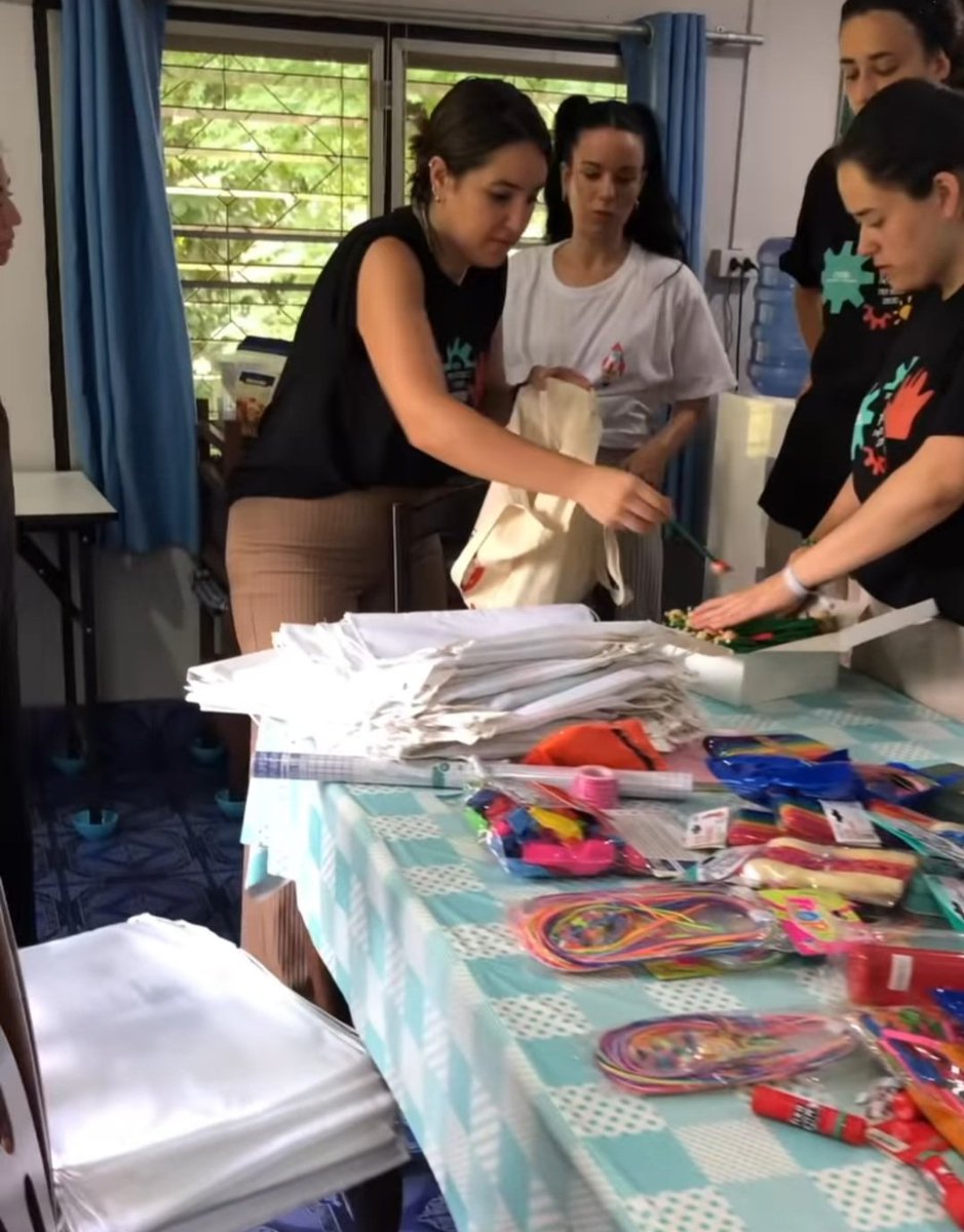 Nuestras voluntarias ya están en <a href="/SarnelliHouse/">Sarnelli House</a> conociendo el proyecto, a los niños, la vida del centro. Entusiasmo, entrega, ganas, solidaridad y los ojos del corazón súper abiertos. Gracias!
@voluntariosatresmedia
#AsVoluntariado #AsProyectos #AsTailandia #CSsR #Redentoristas