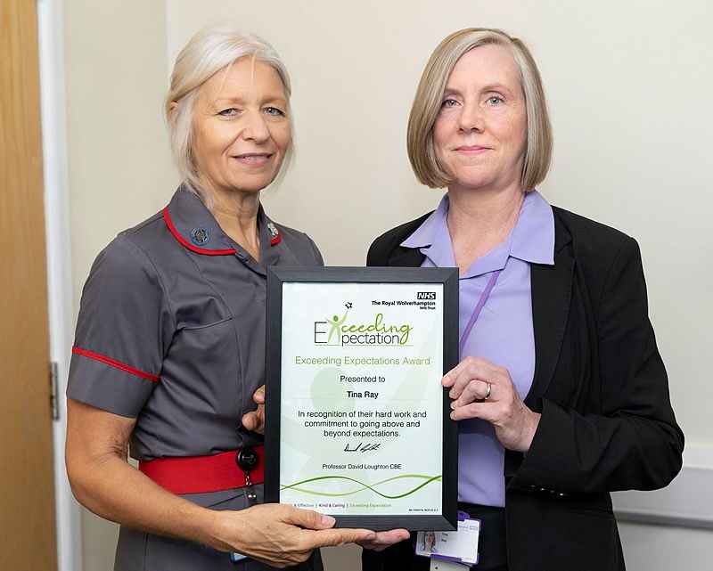 RWT_NHS's tweet photo. Last week we gave a special #ExceedingExpectation award to Tina Ray, Hotel Services Supervisor, for going above and beyond her role and potentially saving a colleagues life 💚
 
Watch the video of Debra Hickman, Director of Nursing, surprising Tina: https://t.co/A0GCeFYnfd https://t.co/6ScSxM26Ix