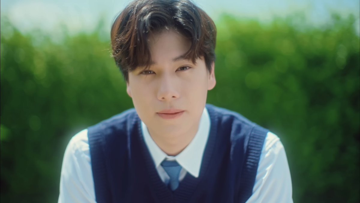 OHMETAWIN's tweet photo. phuwin 🥺😭🤍⭐️ https://t.co/Cr9pGe1IuG