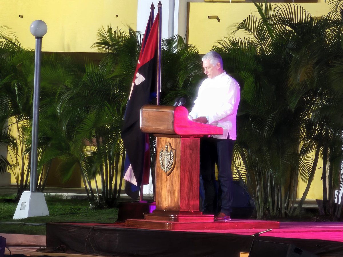 #Cuba  <a href="/DiazCanelB/">Miguel Díaz-Canel Bermúdez</a>: Con #Fidel repetimos sus palabras a #Santiago...
 
✔️Que siempre nos espere lo que aquí conocimos aquel glorioso Primero de Enero de 1959: la victoria 🇨🇺