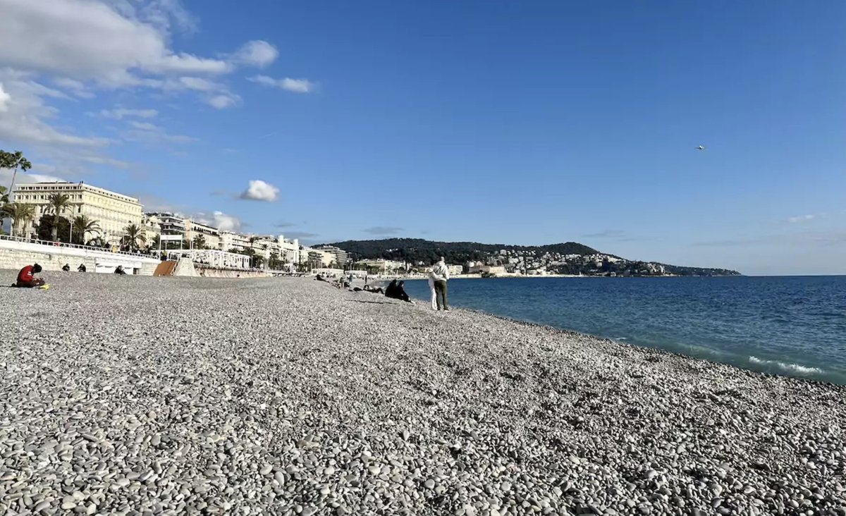The famed stony beaches of Nice aren’t the easiest in terms of entering and exiting the sea, but a new series of rope tow lines on four beaches should make the process a little less hard on the feet and balance this summer.
monacolife.net/nice-offers-ba…