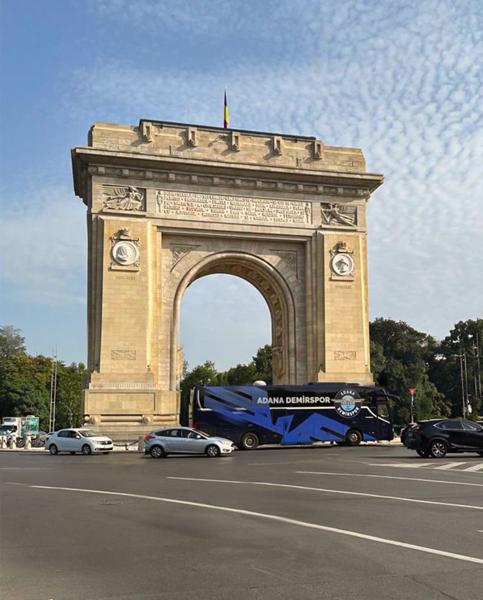mertarik100's tweet photo. Uzak ilçe deplasmanlarında oynarken de hayallerimiz buralardı. Adana’ya sığmayan hayallerimiz vardı. Şimdi o hayallerimiz Romanya’da… Yarın belki Madrid sokaklarında, İngiltere’de… Geliyoruz! Bizler bu şehrin hayalleri büyük çocuklarıyız! #AdanaDemirspor https://t.co/M6To3GO2k9