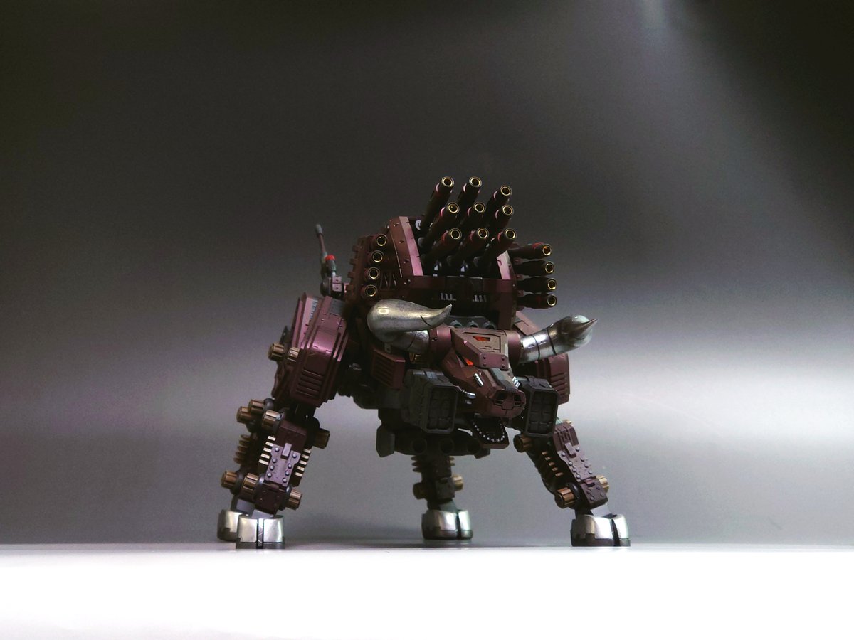 ohta3202's tweet photo. #ゾイド 
#HMM　
[ディバイソン・ウルス]完成～！
牛らしい見た目と広い可動域の両立を目指して頑張った！
ポーズの幅が広がればデジラマも多彩なテイストで作れる…！(アイデアはない)
初めて取り組む工程もいくつかあって一年5カ月もかかりました。 https://t.co/V3fWSevBWV