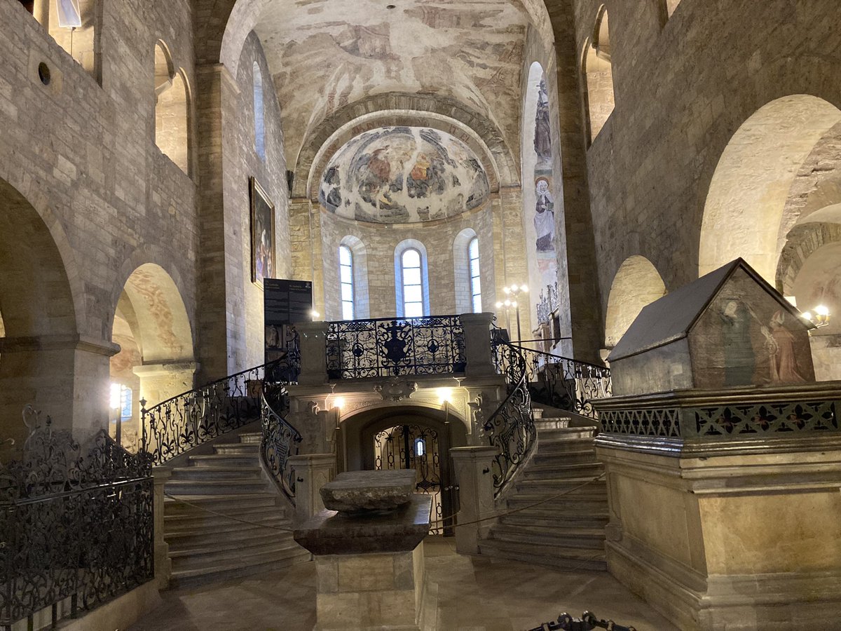 euro_tour's tweet image. プラハ(🇨🇿チェコ)。
本日の風景より。
③聖イジー聖堂
プラハ城に残る最も古い教会建築。