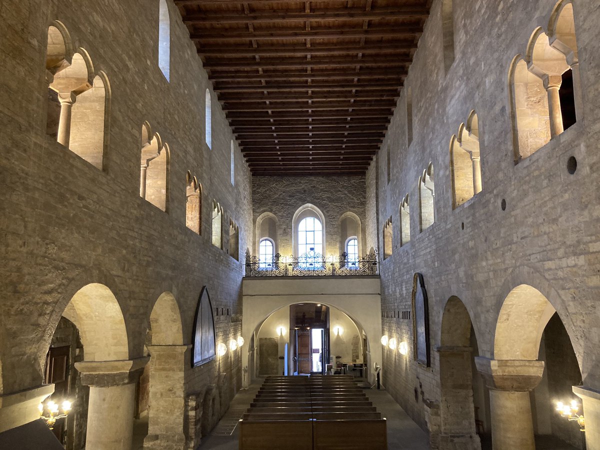 euro_tour's tweet image. プラハ(🇨🇿チェコ)。
本日の風景より。
③聖イジー聖堂
プラハ城に残る最も古い教会建築。